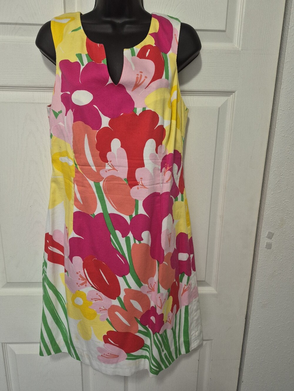 Lilly Pulitzer Floral Dress Sz 12. MEASUREMENTS .L 37", PIT TO PIT 37, W, 38. - Picture 8 of 9